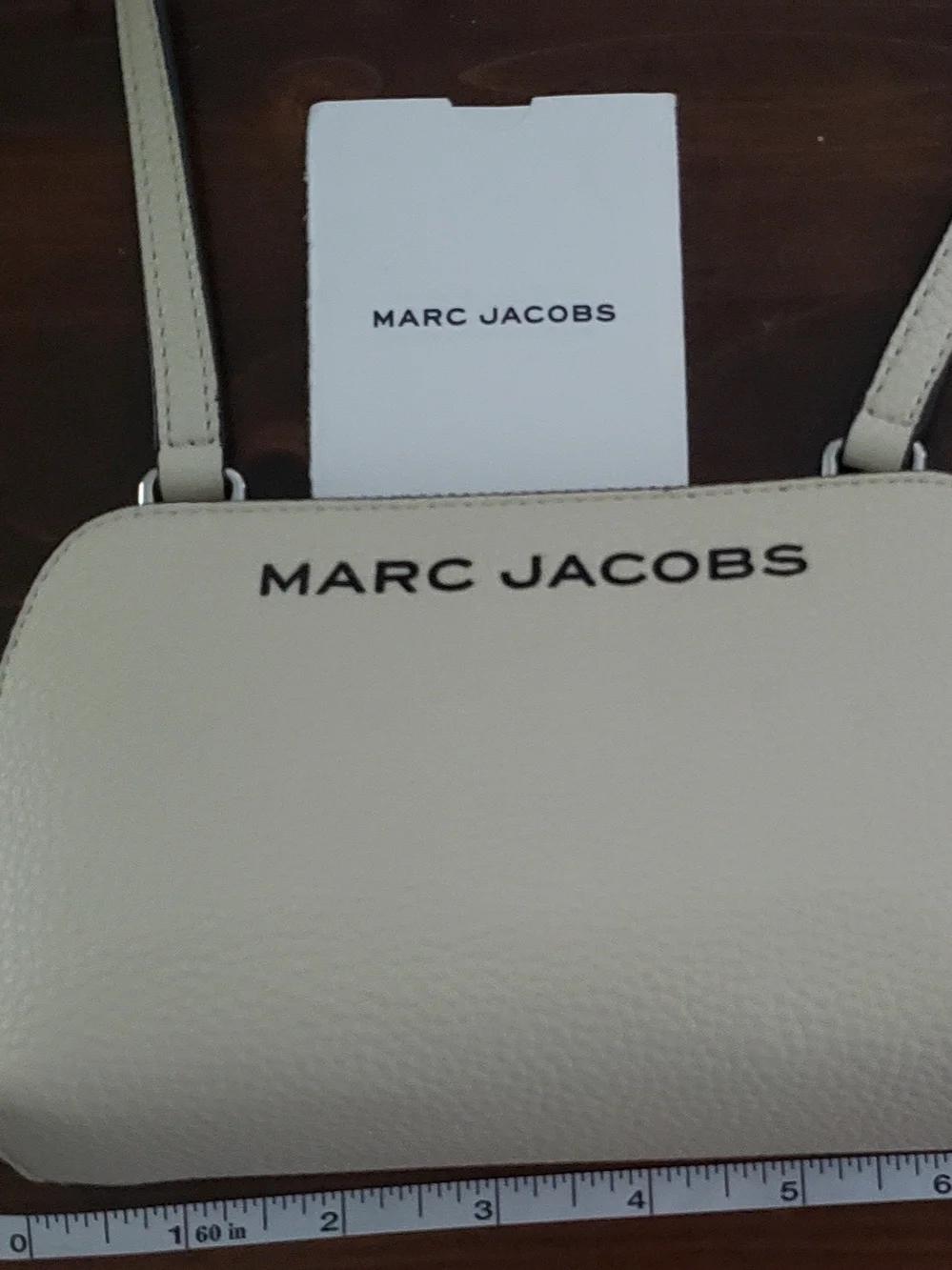 Marc Jacobs compact pebble